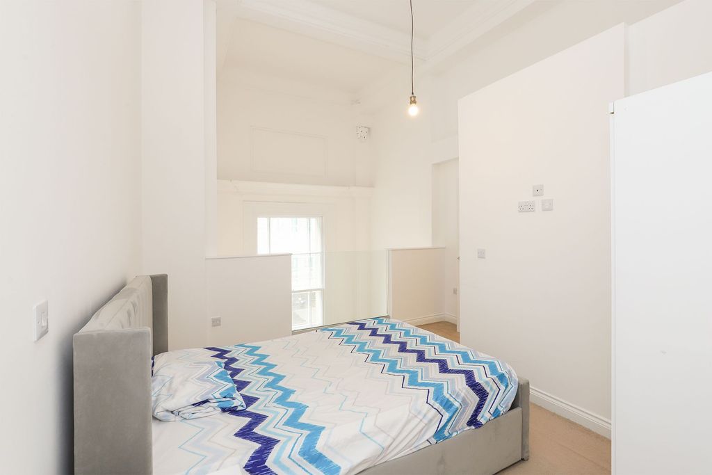 Property photo 3 of 8 Bedroom