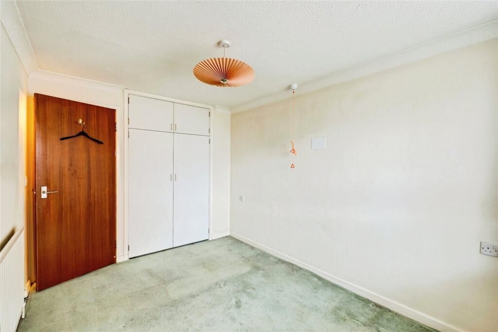 Property photo 3 of 10 Bedroom