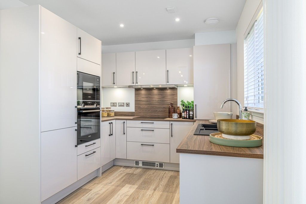 Property photo 2 of 6 Erica Ingatestone Grove Kitchen
