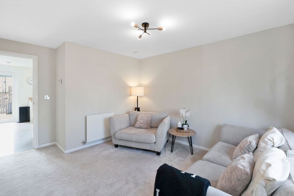 Property photo 3 of 27