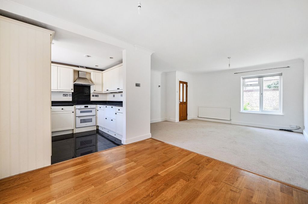 Property photo 3 of 19 1483167-7-6A3Bd64...