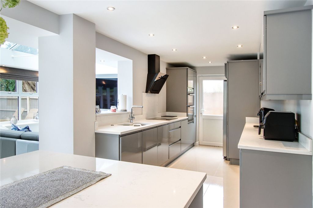 Property photo 2 of 24 Kitchen