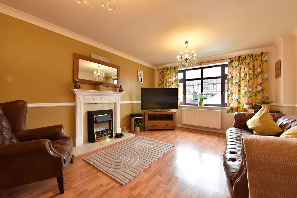 Property photo 2 of 23