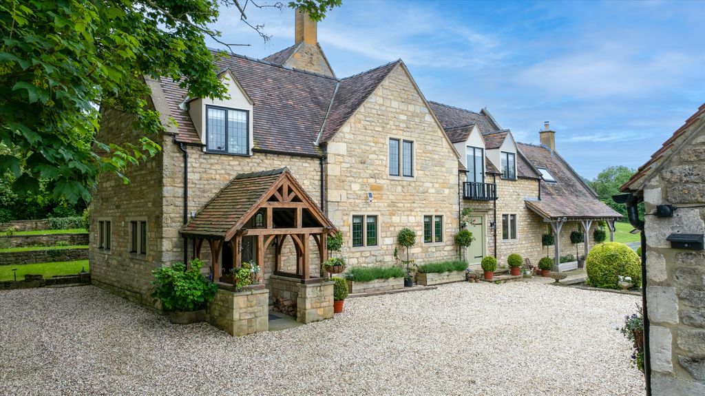 Property photo 3 of 33 Image