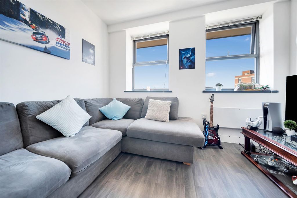 Property photo 3 of 8 Foundation Street-13.Jpg