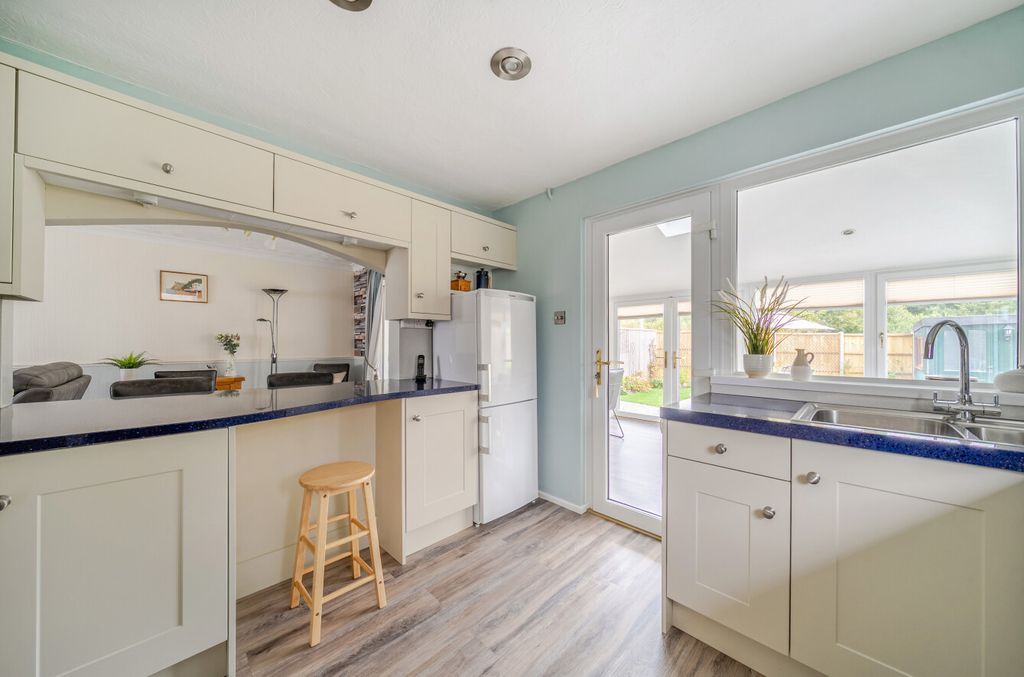 Property photo 3 of 18 Kitchen/Breakfast Rm