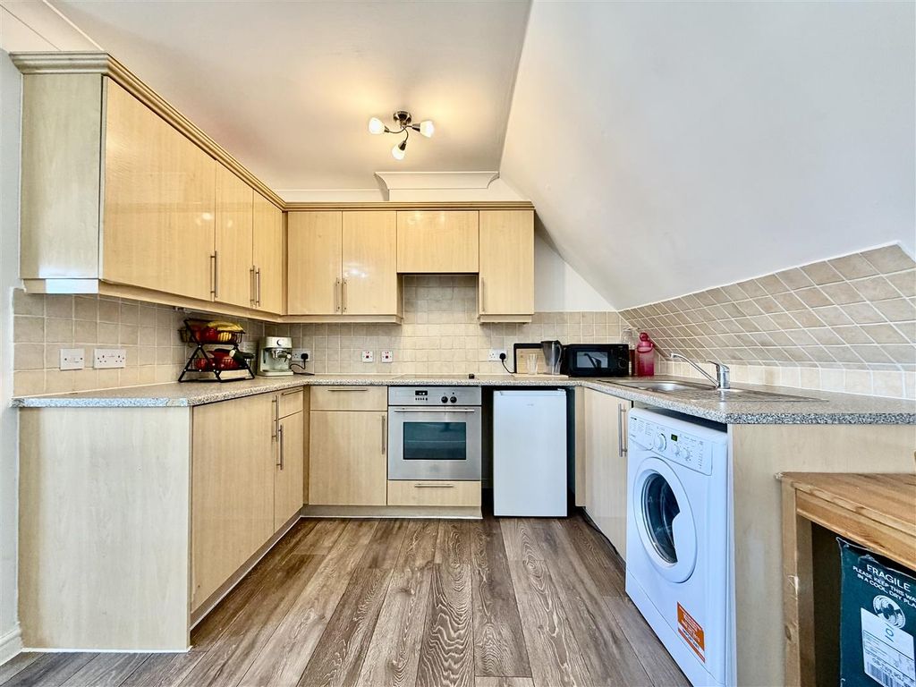 Property photo 2 of 8 Kitchen