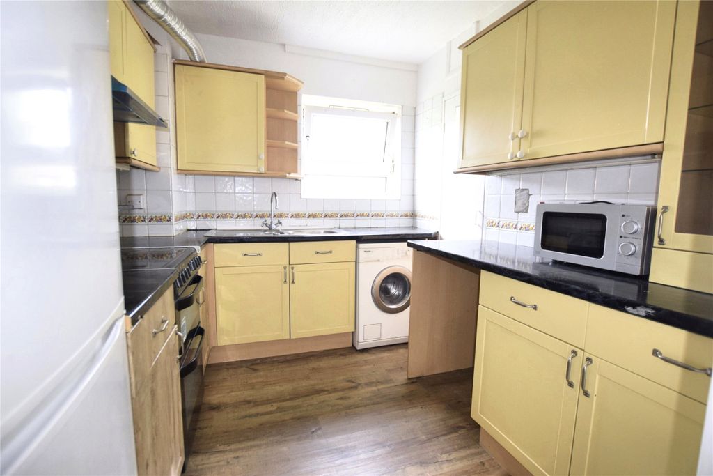 Property photo 3 of 9 Kitchen