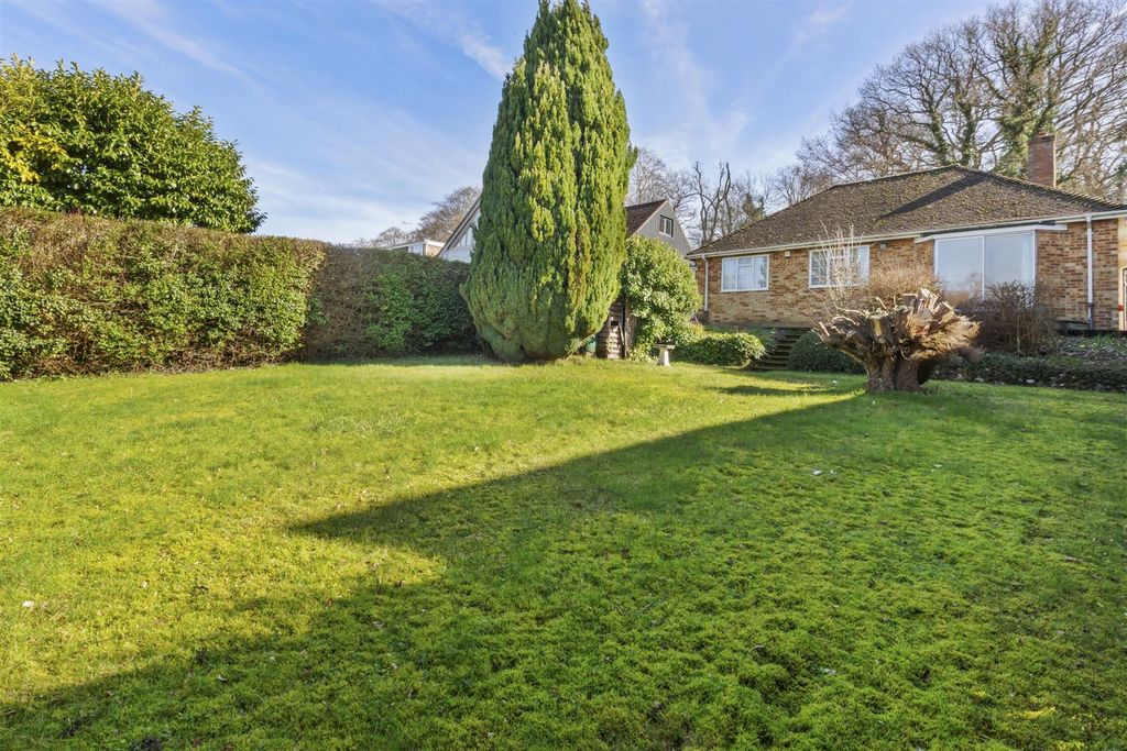 Property photo 3 of 13 March Wood, Hammersley Lane, Hp13 7By-11.Jpg