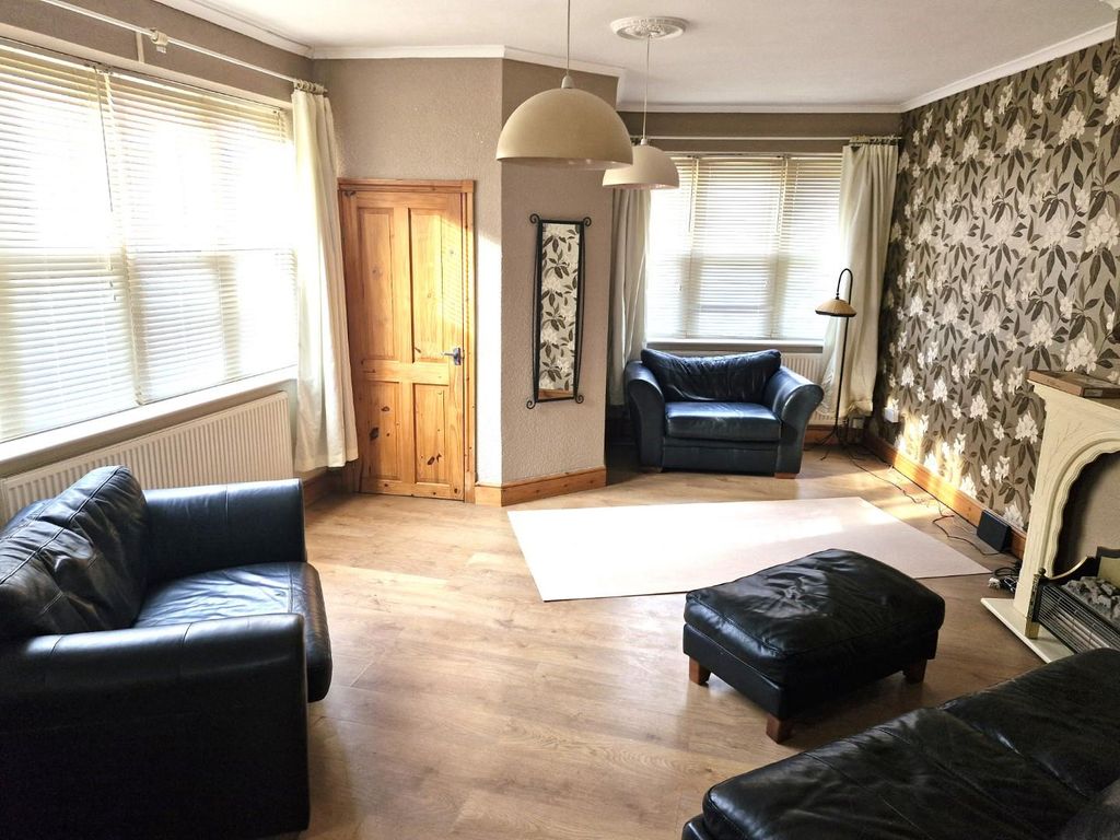 Property photo 2 of 7 Lounge