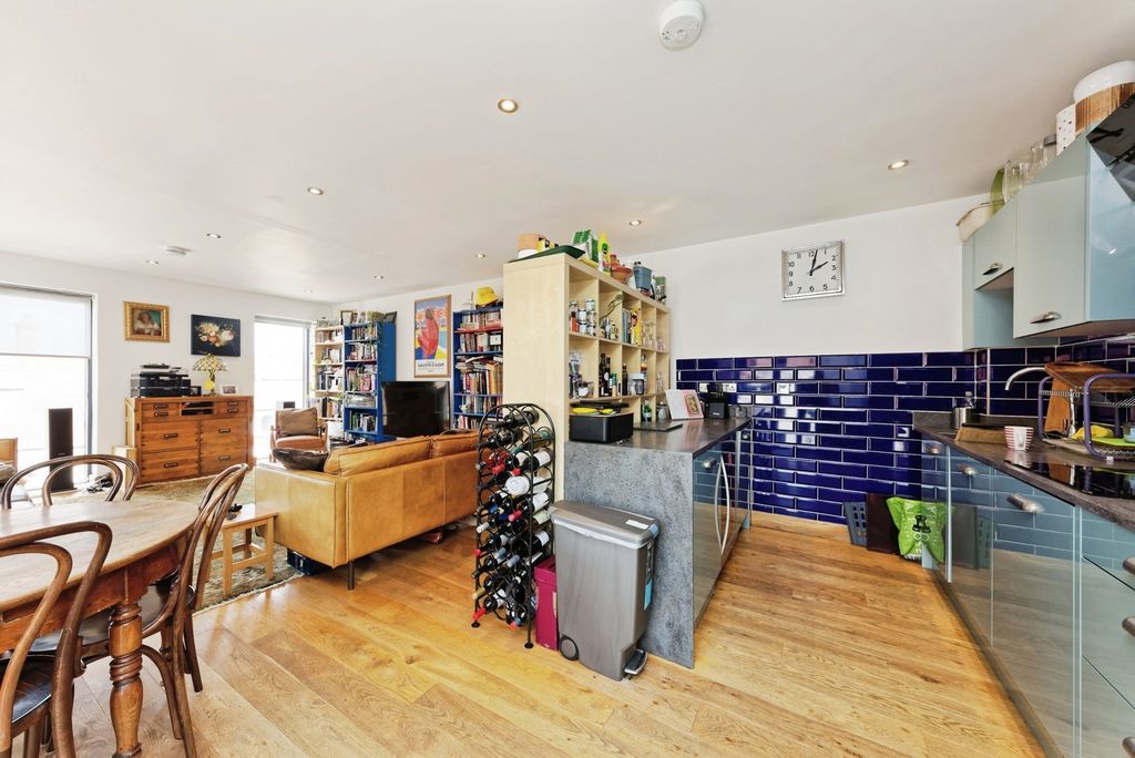 Property photo 3 of 18 Pbox-Img.Jpg
