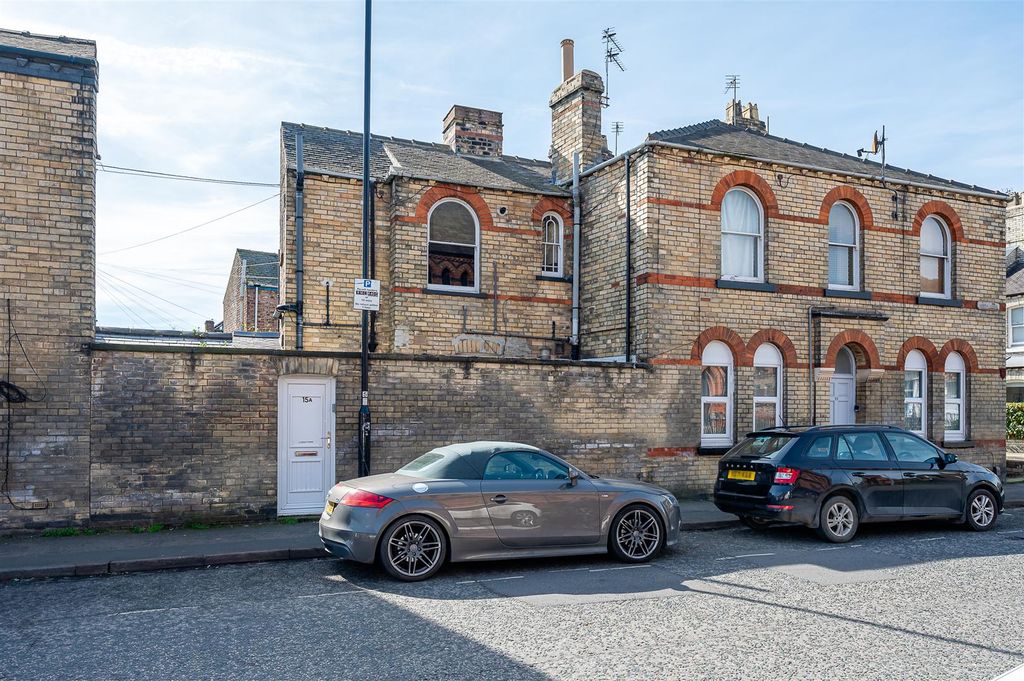 Property photo 1 of 11 External