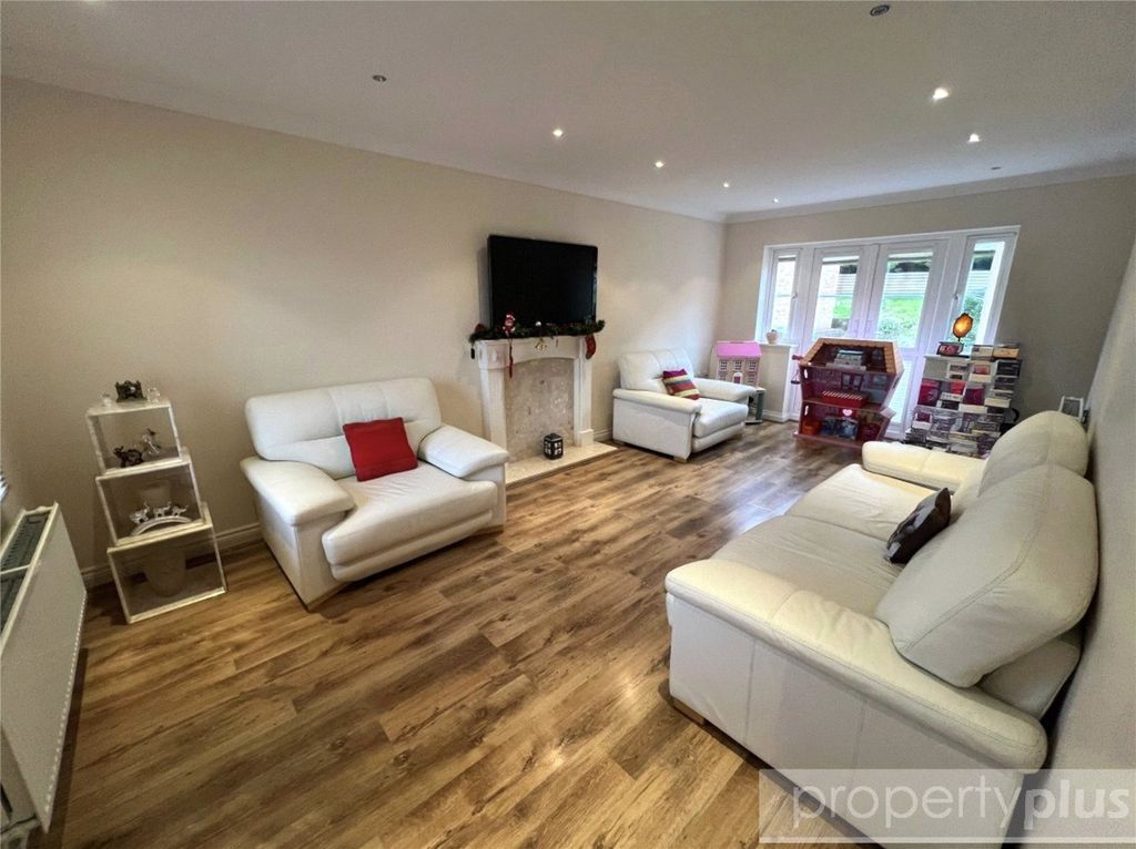 Property photo 2 of 21 Picture No. 23