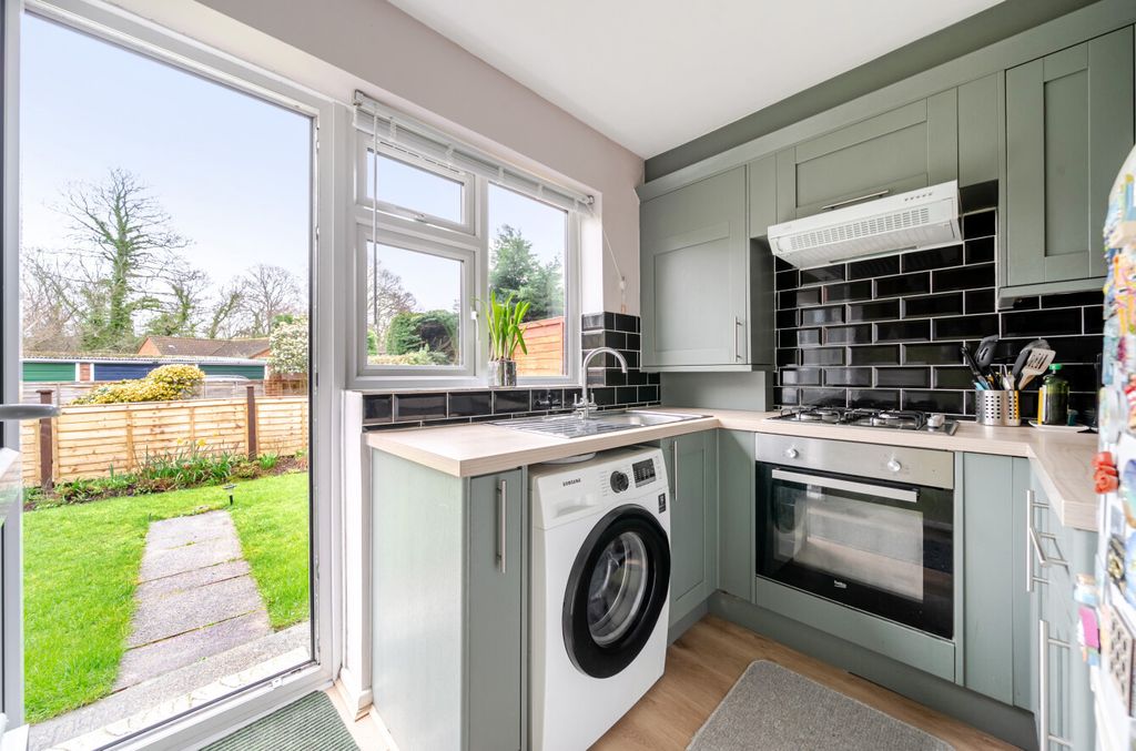 Property photo 3 of 12 1415366-8-698F43F...