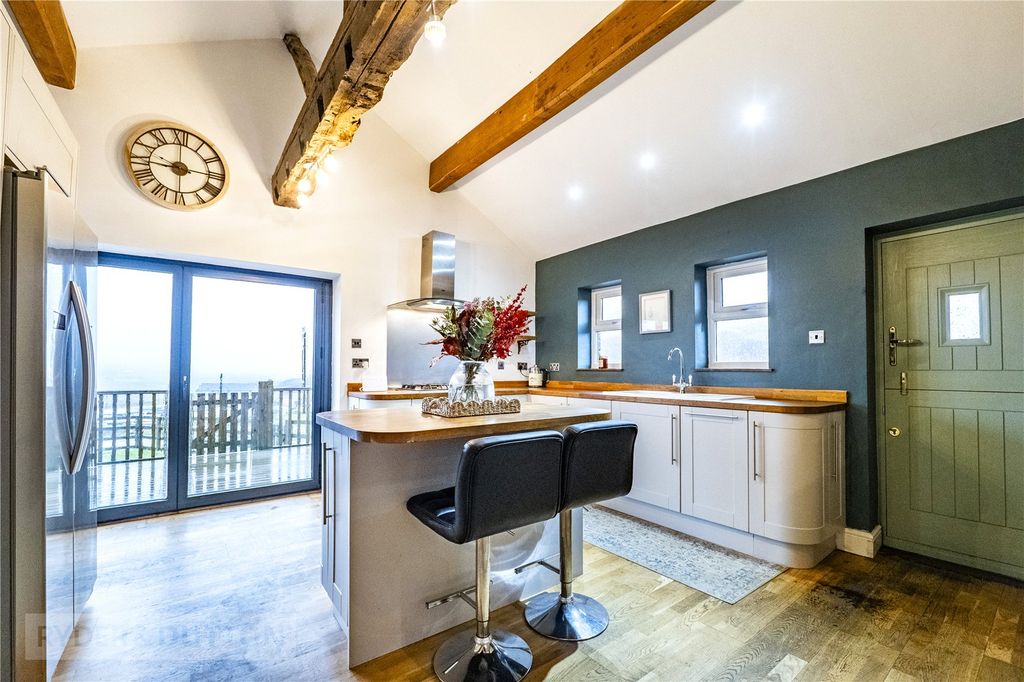 Property photo 3 of 30 Kitchen