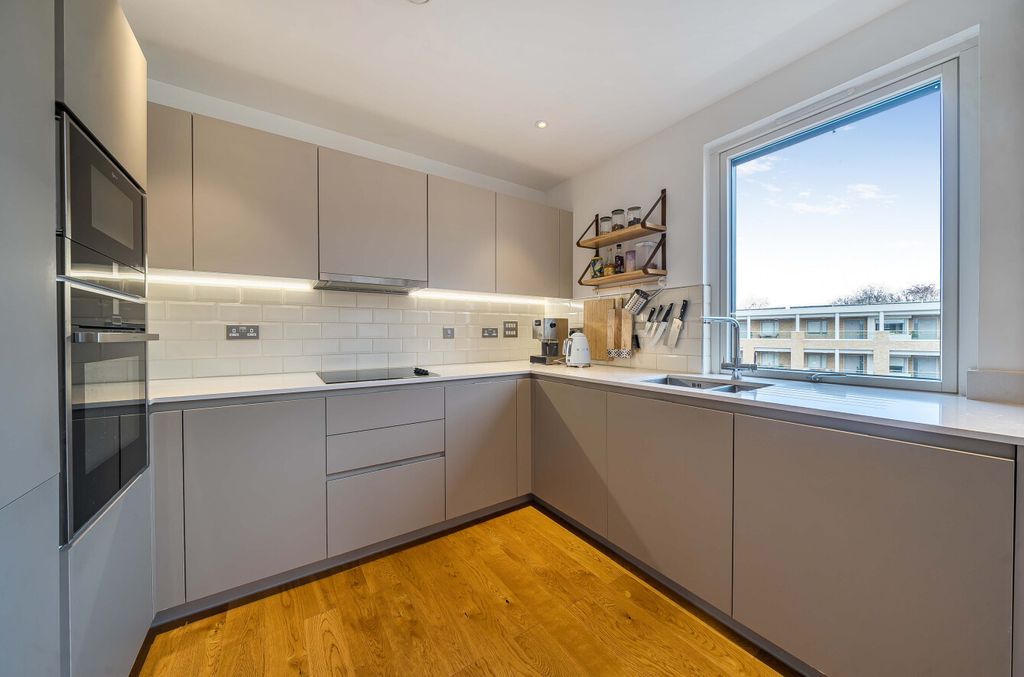 Property photo 3 of 20 1410520-10-6989c3...