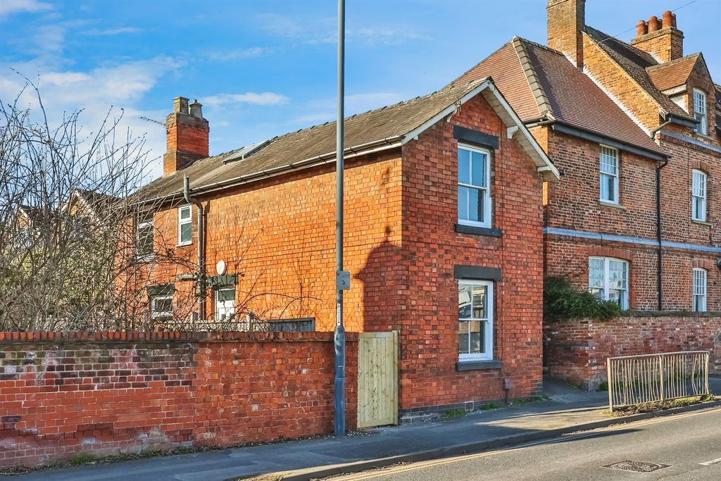 Property photo 1 of 16