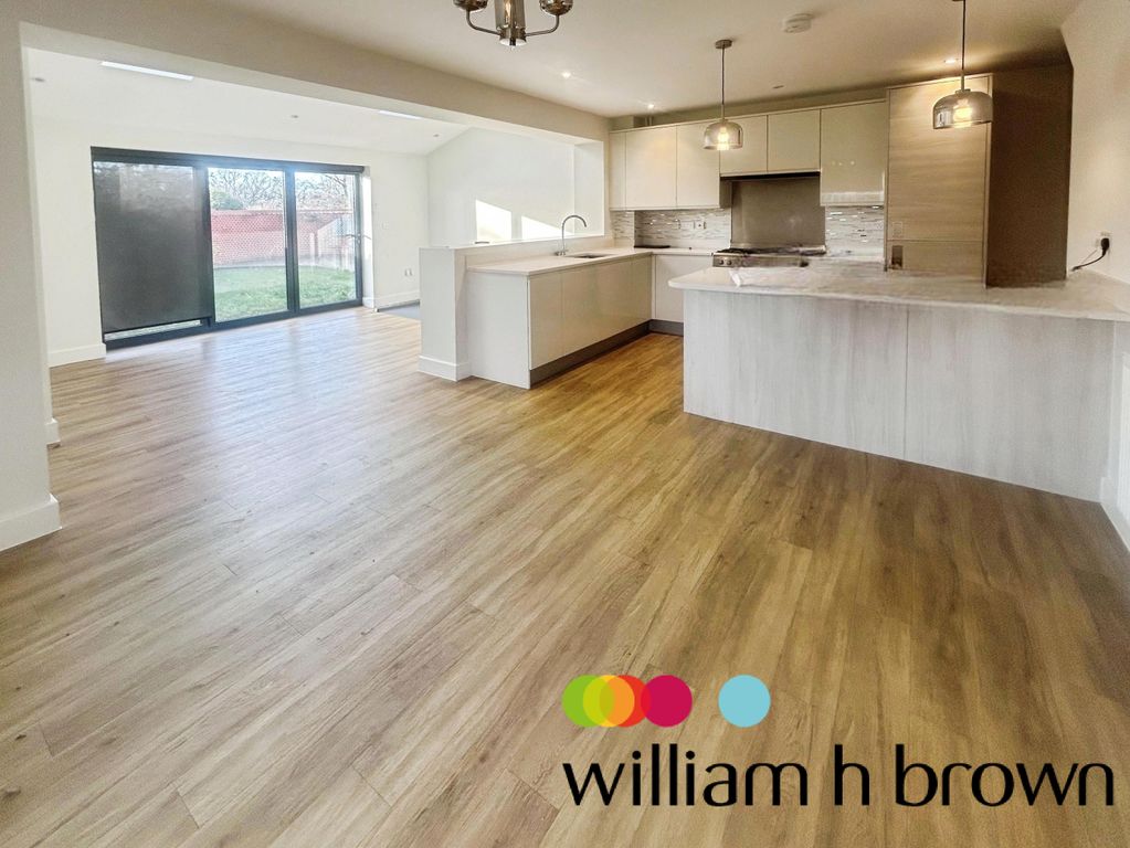 Property photo 3 of 15 Kitchen