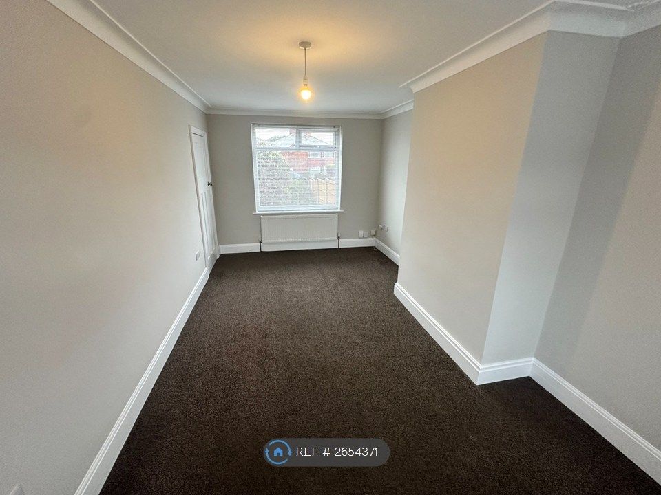 Property photo 3 of 11 Lounge