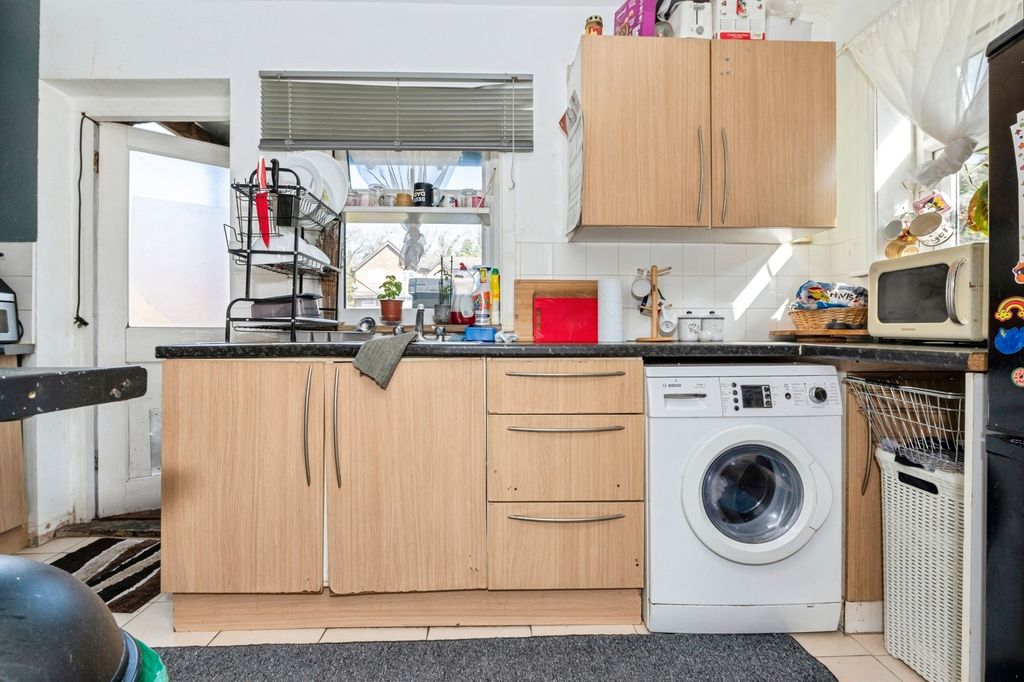 Property photo 2 of 12 Kitchen