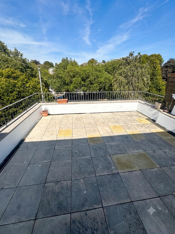 Property photo 2 of 7 Balcony