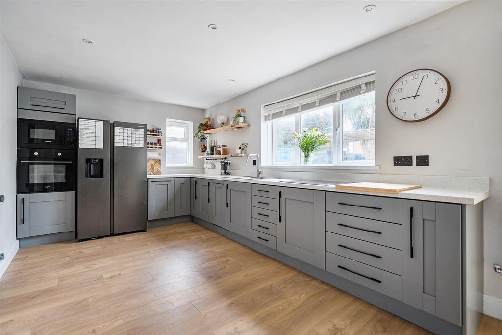 Property photo 2 of 24 Kitchen