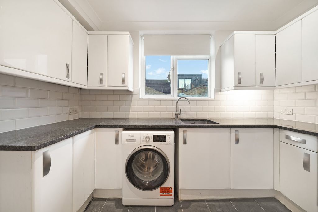 Property photo 2 of 17 Picture No. 14