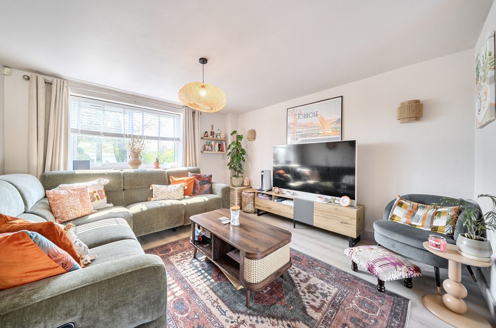 Property photo 3 of 23 1449876-11-69Ea37...