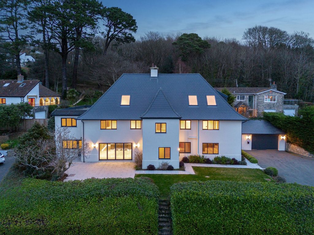 Property photo 1 of 29 Overton House Dusk