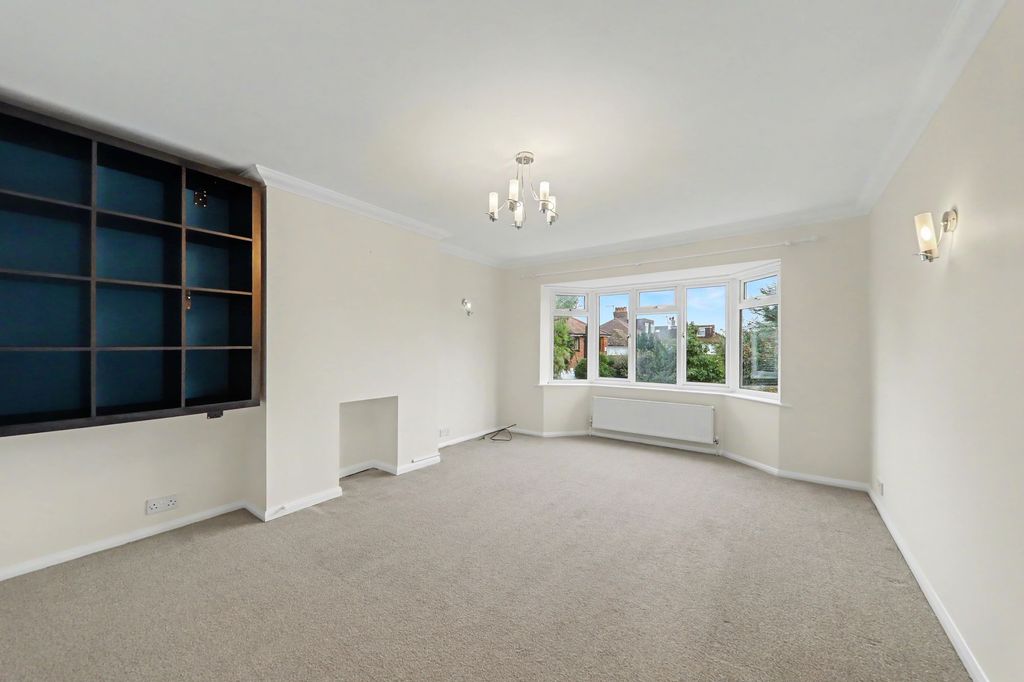 Property photo 2 of 11