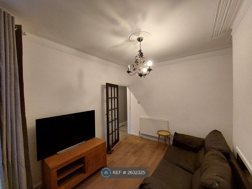 Property photo 1 of 7 Living Room