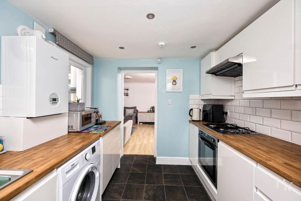 Property photo 2 of 14