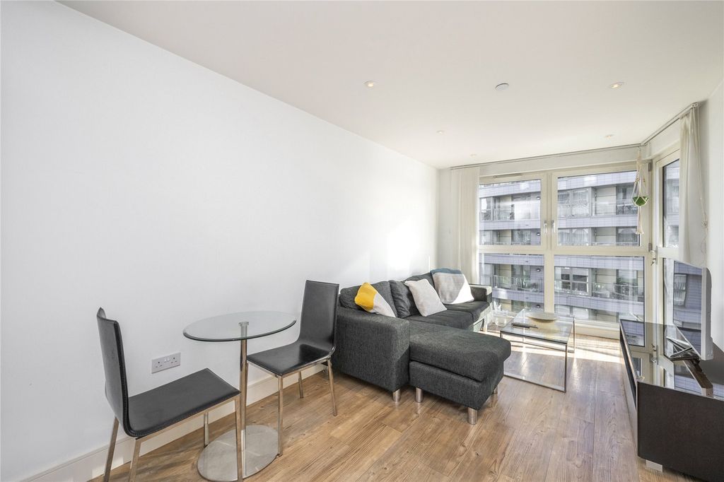 Property photo 2 of 11