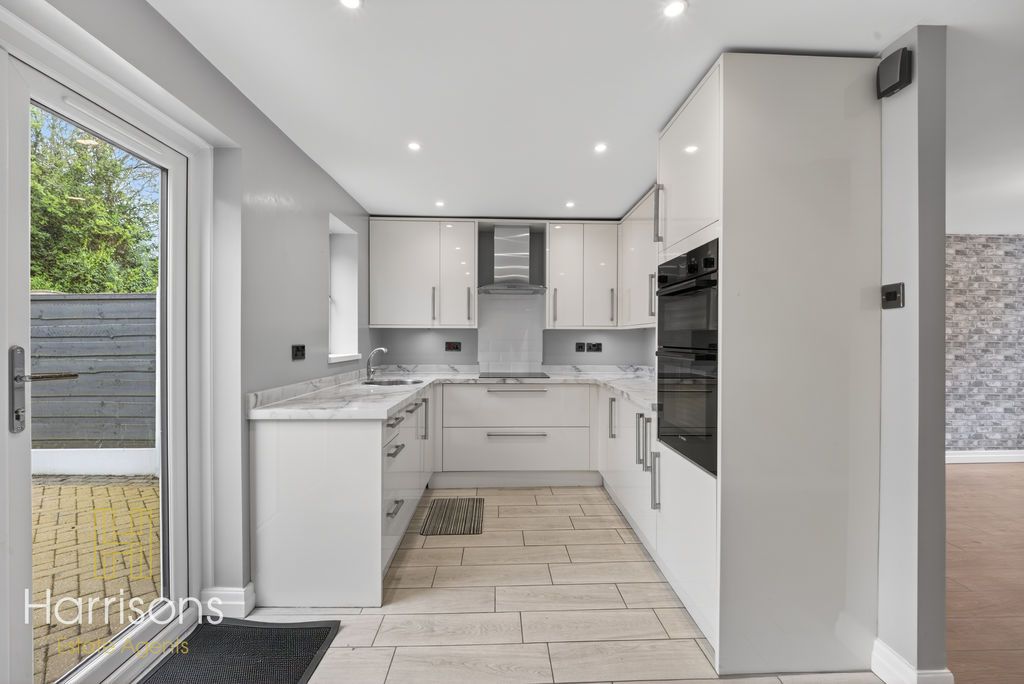 Property photo 3 of 24 Photo 8