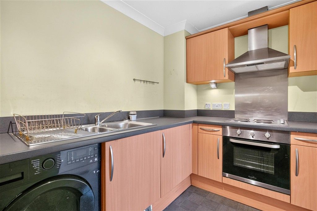 Property photo 3 of 10 Kitchen