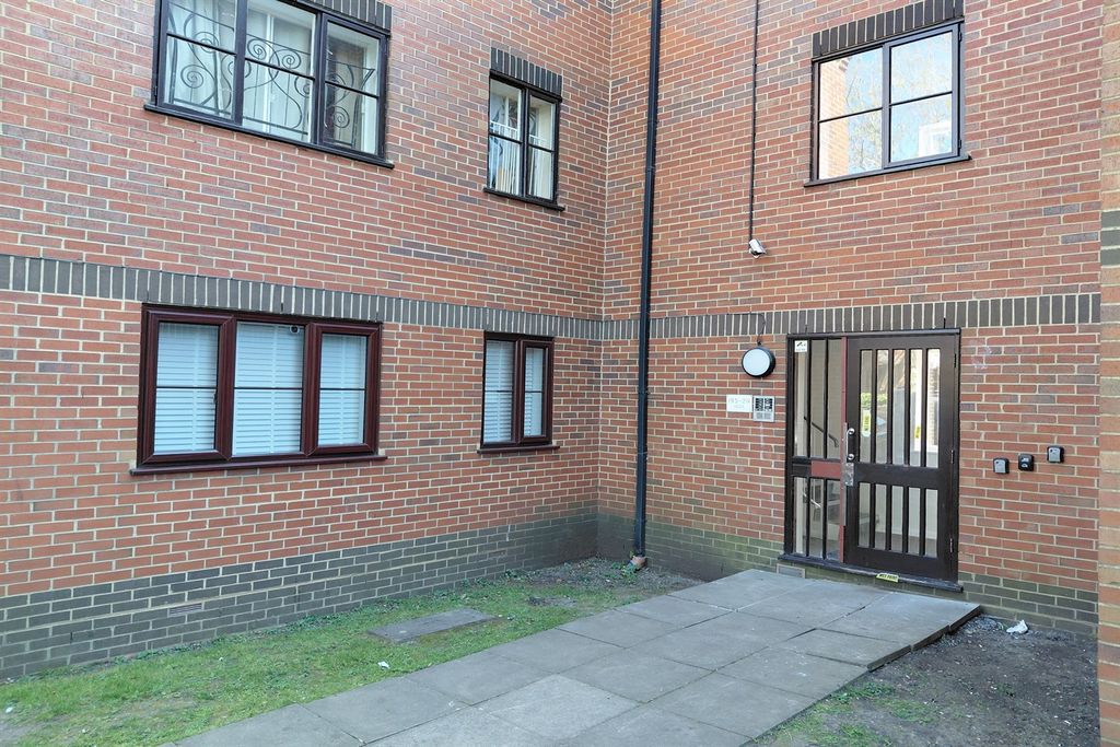 Property photo 1 of 5 (Main)