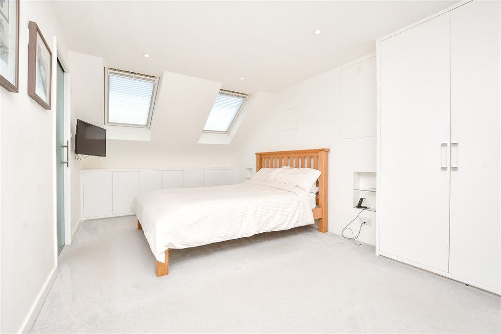 Property photo 2 of 30 Bedroom 1