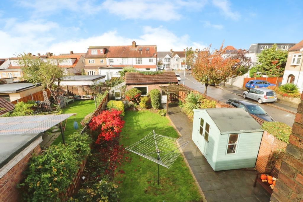 Property photo 3 of 27 Picture No. 11