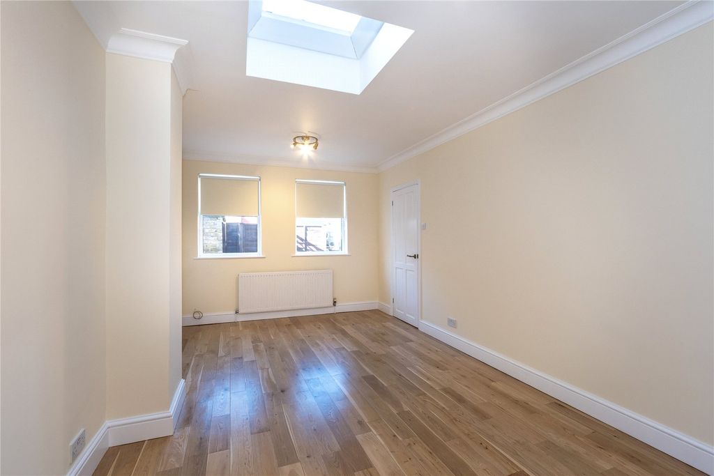 Property photo 3 of 8 Picture No. 29