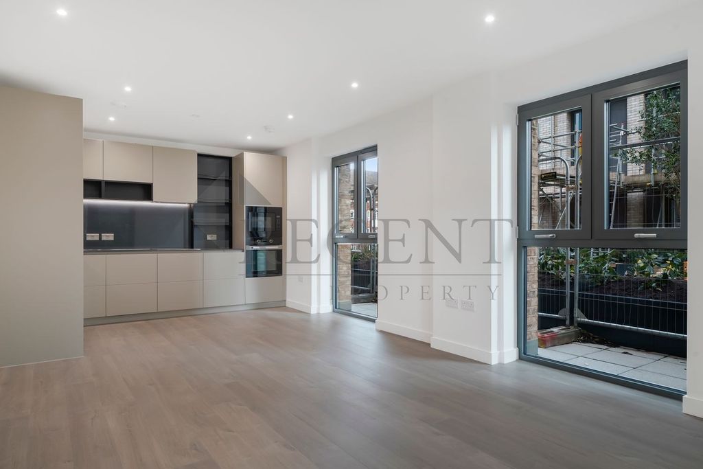 Property photo 3 of 15 Reception