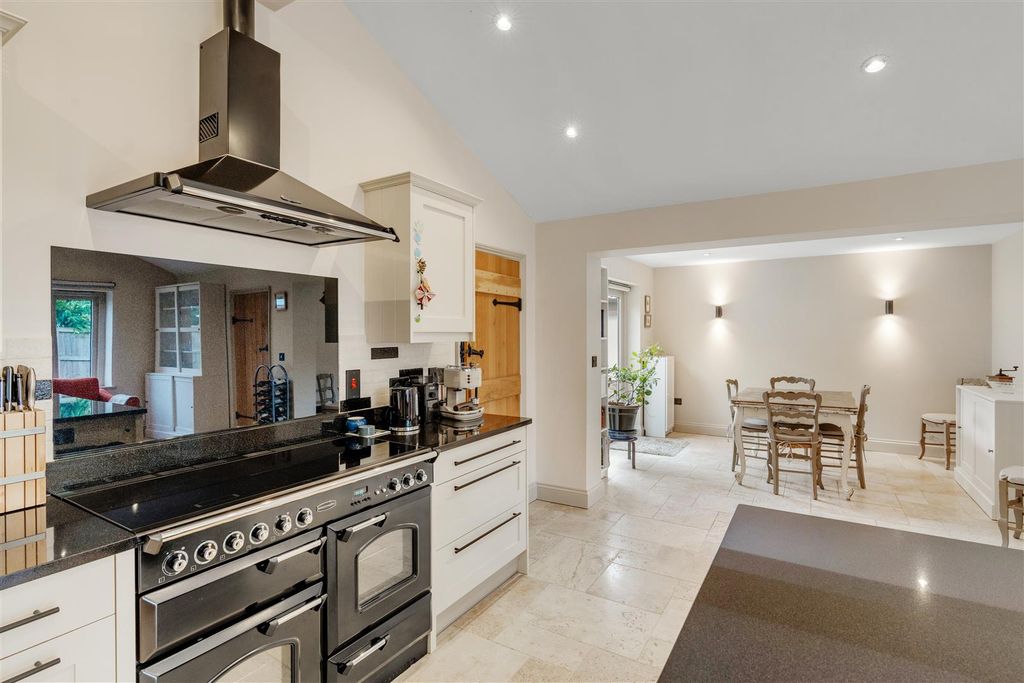 Property photo 2 of 26