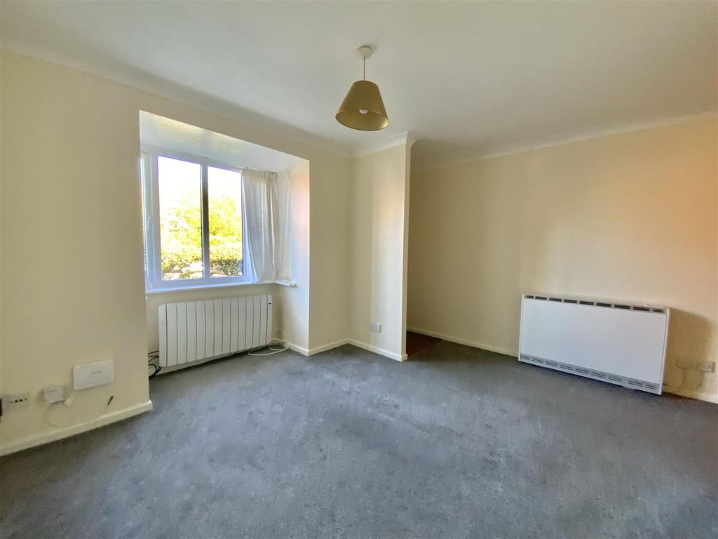 Property photo 3 of 8 Living Room