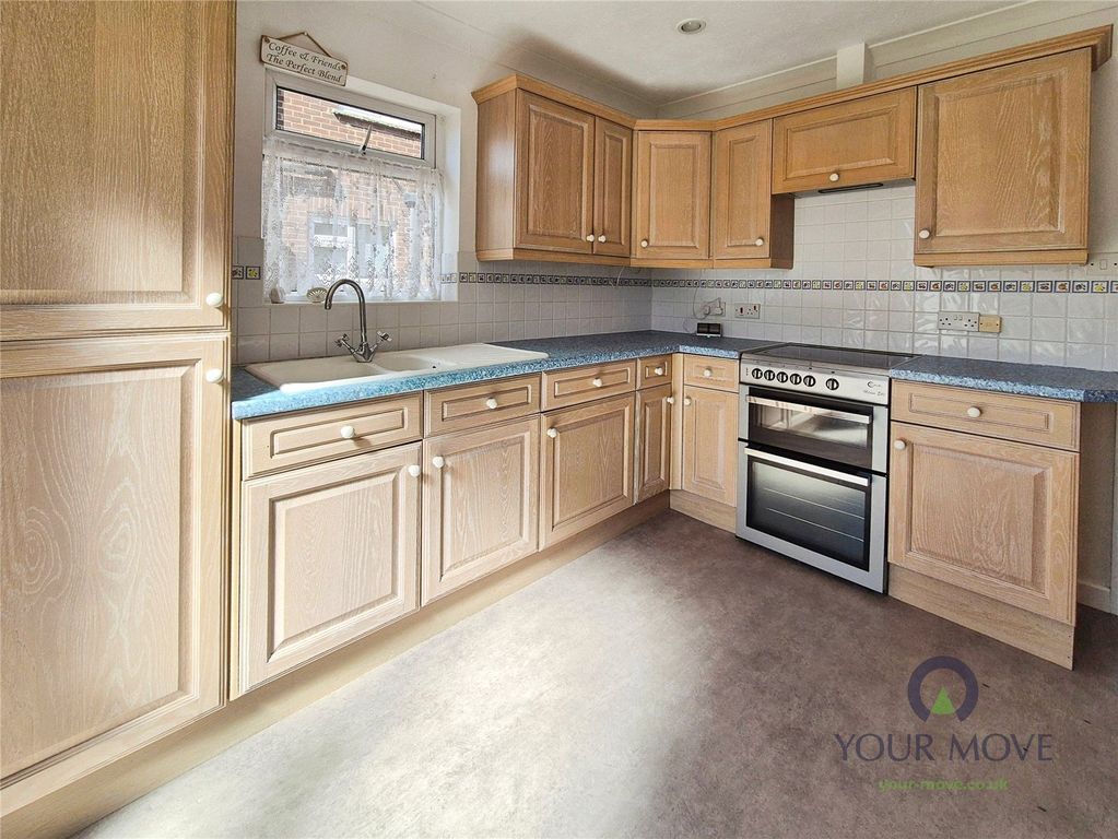 Property photo 3 of 23 Kitchen