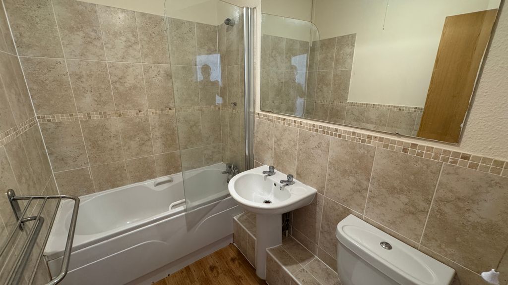 Property photo 3 of 8 Bathroom