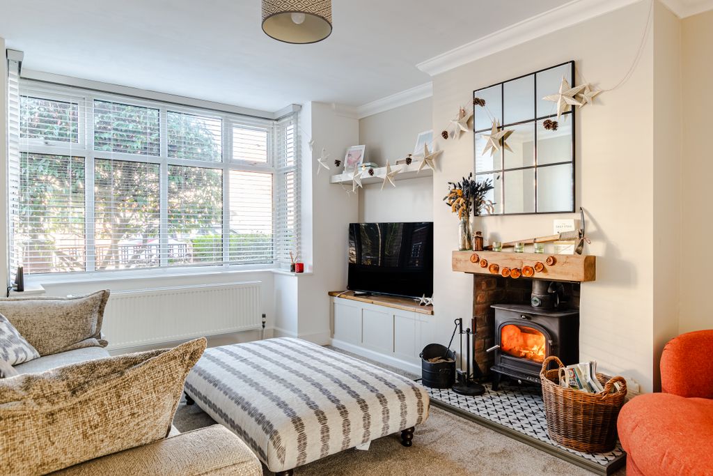 Property photo 2 of 30 Living1