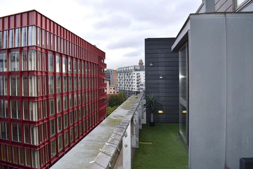 Property photo 3 of 9 Balcony