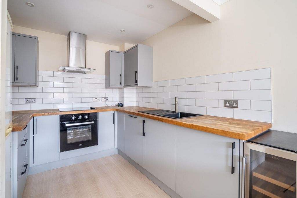 Property photo 2 of 12 Kitchen