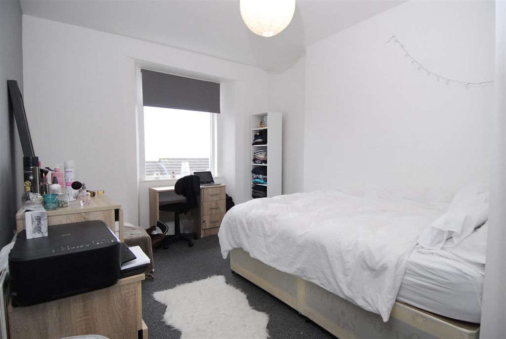 Property photo 2 of 14 73Cliftonplace011.Jpg
