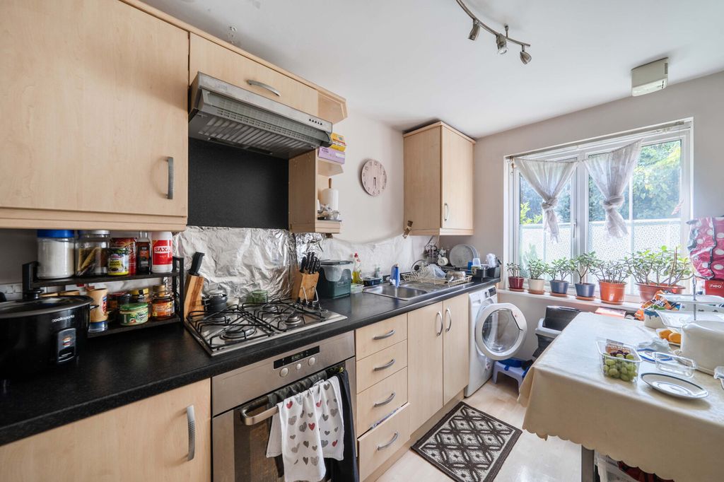 Property photo 3 of 18 Kitchen
