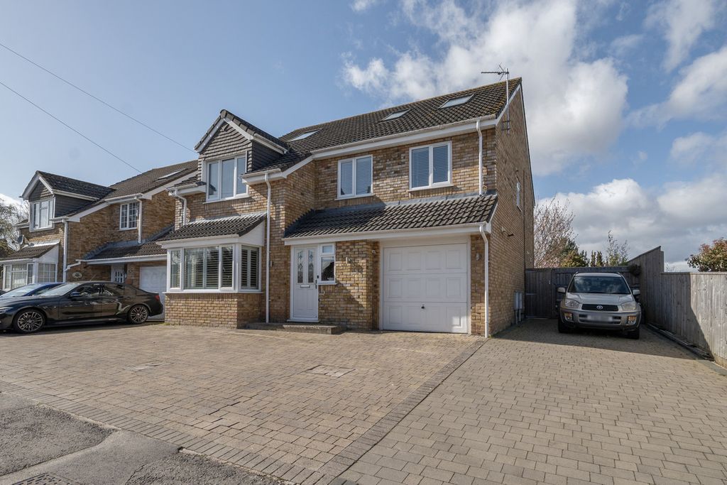 Property photo 3 of 28